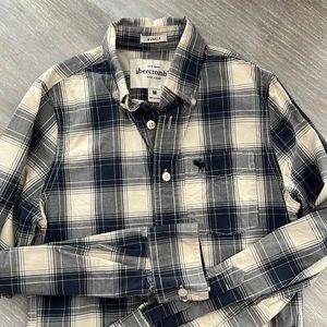 Abercrombie Boys Button Up Shirt. Long sleeve. Size Medium